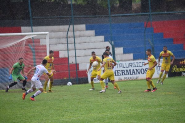 El espectacular gol de Guillermo Hauche para el campeón de la Intermedia