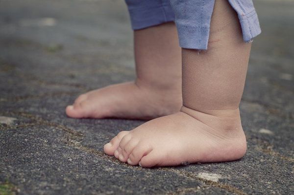 Niña de 5 años y un hombre son heridos tras asalto a una bodega – Prensa 5