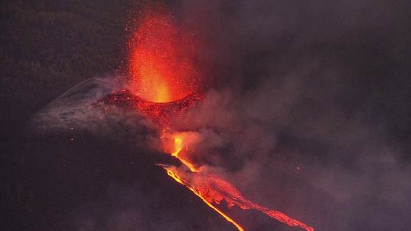 El volcán Cumbre Vieja es “mucho más agresivo” dos semanas después de su erupción | Ñanduti