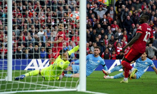 Liverpool y Manchester City empatan y dejan el primer puesto al Chelsea