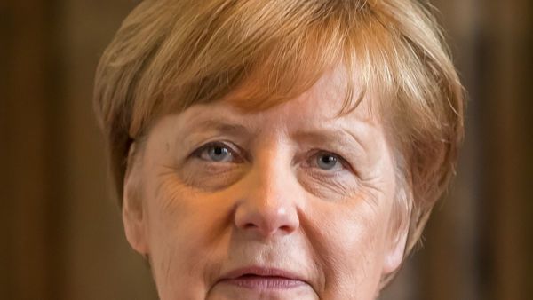 Merkel: la democracia es algo por lo que hay que trabajar cada día