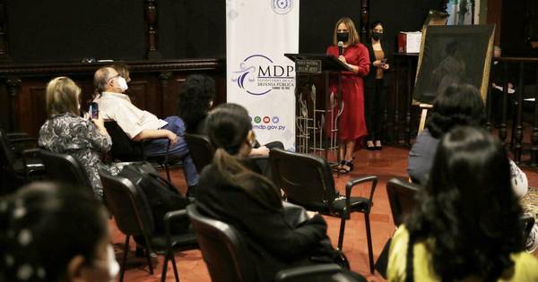 La Nación / Con obra teatral homenajearon a Serafina Dávalos, primera abogada y doctora en derecho