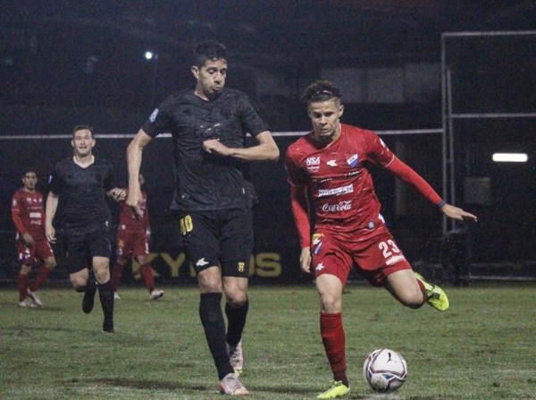 Entretenido empate en Dos Bocas - APF