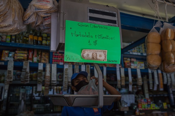 Gobierno venezolano pide denunciar a comerciantes con tasa de cambio paralela - MarketData