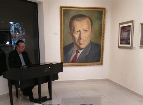 Repudian la exhibición de un retrato del ex dictador Stroessner en el Centro Municipal de Arte de Encarnación - ADN Digital