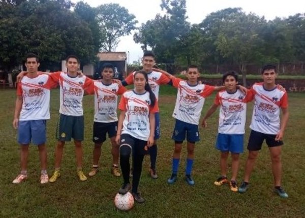 Crónica / A JESSICA ACEVEDO: AMA EL FÚTBOL Y LA DOCENCIA