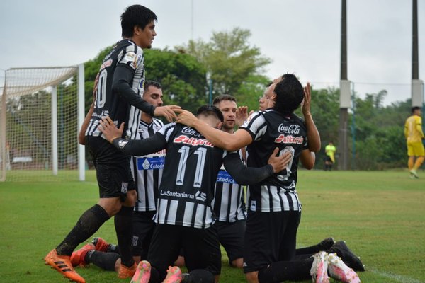 Crónica / Santaní cumplió y el campeón no regula