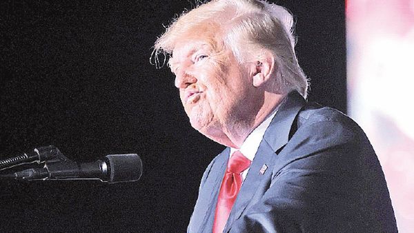 Donald Trump coquetea con volver a la Casa Blanca