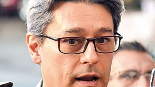 Causas de políticos generalmente se tramitan a pasos de tortuga