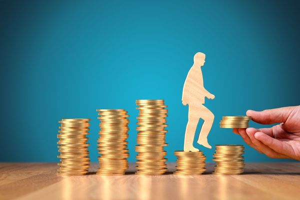 ¿Por qué la política monetaria sigue siendo expansiva, si ya está subiendo la tasa de interés? - MarketData