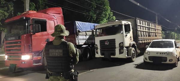 Cae dos CAMIONES y un AUTO repletos de CIGARRILLOS