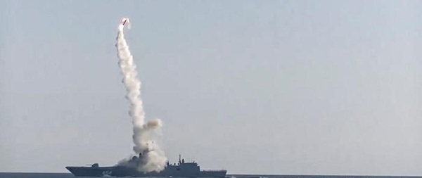 Rusia lanzó por primera vez un misil hipersónico desde un submarino nuclear