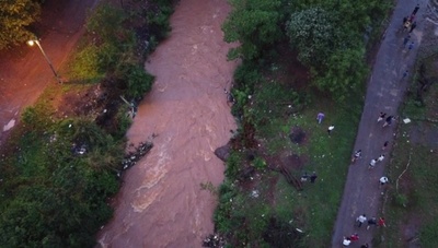 Prosigue búsqueda de menor que cayó a un arroyo en CDE