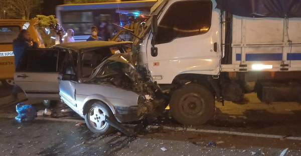 Un hombre fallece tras choque frontal entre dos vehículos en Itá - Noticiero Paraguay