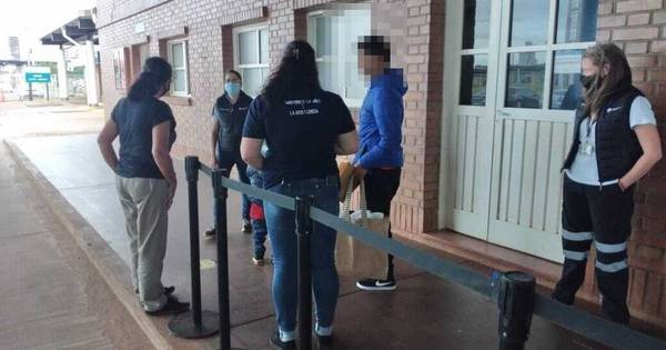 La Nación / Restitución internacional: menor de tres años regresó con su familia a la Argentina