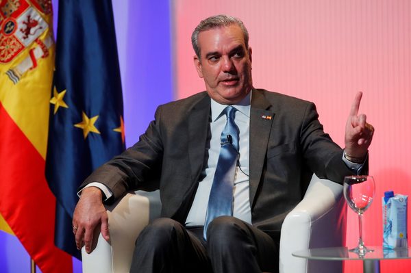 El presidente dominicano reitera que está desvinculado de los negocios familiares - MarketData