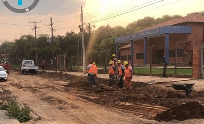 Diario HOY | Continúan las obras de desagüe cloacal en Tobatí