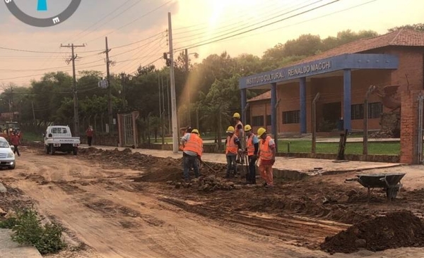 Diario HOY | Continúan las obras de desagüe cloacal en Tobatí