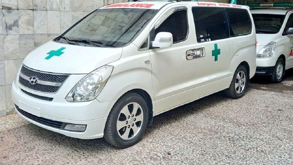 Facturas falsas: Periodistas donan ambulancia para reparar daño