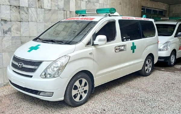 Periodistas donan ambulancia para reparar daño - Noticiero Paraguay