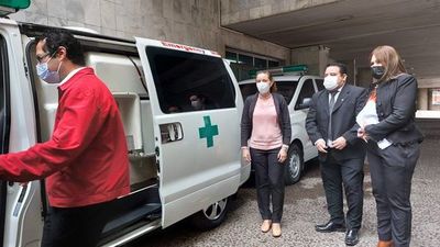 Facturas falsas: Yolanda Park, “Chipi” Vera y Carlos Troche donaron ambulancia - Nacionales - ABC Color
