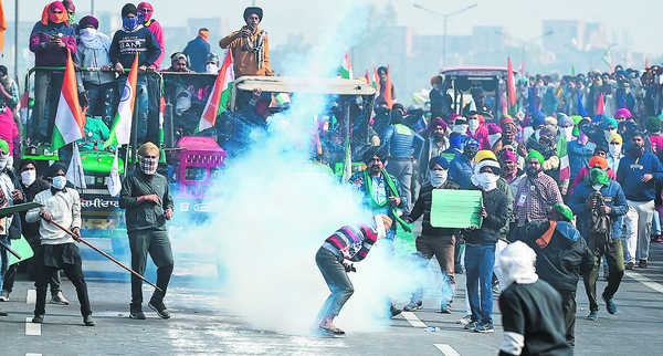 Protestas en India deja ocho muertos al chocar campesinos con militantes oficialistas - ADN Digital