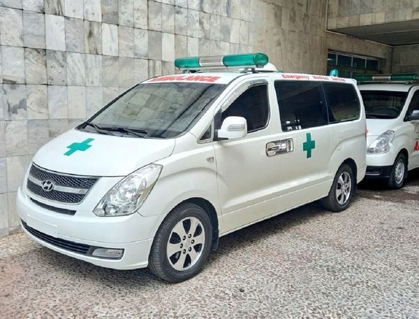 Facturas falsas: periodistas donan ambulancia como reparación del daño