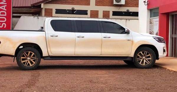 La Nación / Camioneta de seis puertas fabricada por paraguayos: la sensación en Pedro Juan Caballero y Brasil