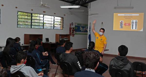 La Nación / Palermo y el Touring imparten charlas sobre educación vial para estudiantes de Luque