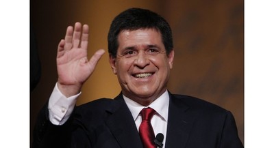 Contraloría dice que expresidente Cartes «rectificó» su declaración