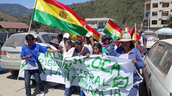 Diario HOY | Cocaleros toman control de mercado de coca tras fuertes choques con policía en Bolivia