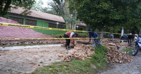 La Nación / Lamentable: escuela de Lambaré está con varias aulas clausuradas y ayer se cayó la muralla