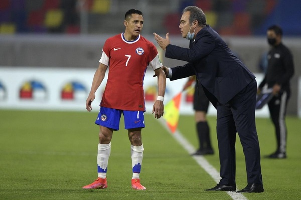 Alexis Sánchez llega a Chile para la crucial triple fecha de Eliminatorias