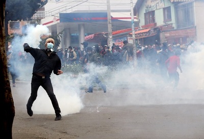 Cocaleros bolivianos retoman su sede tras hacer retroceder a la Policía - MarketData