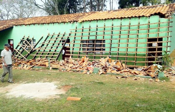 Escuela derrumbada hace cinco años, quedó en el olvido de las autoridades - Nacionales - ABC Color