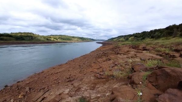 Falta más precipitaciones para superar la aguda crisis hídrica del río Paraná