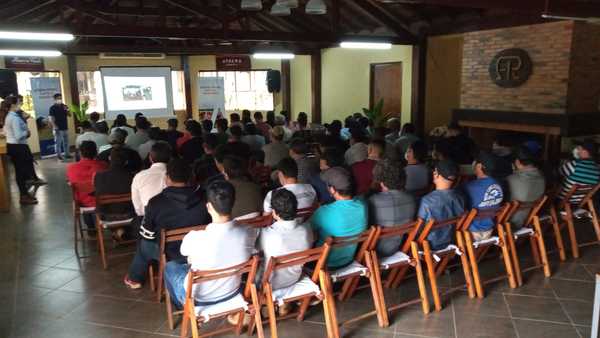 Más de un centenar de transportistas se capacitaron sobre buenas prácticas en el manejo de vacunos