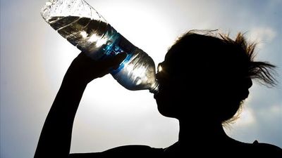 ¿Cuánta agua tienes que beber en realidad?