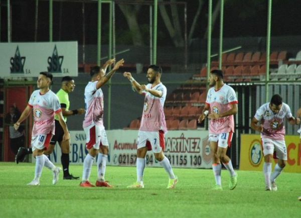 Con doblete de Sasá, San Lorenzo frenó a Tacuary