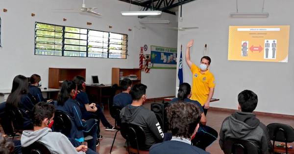 La Nación / Realizaron charlas sobre educación vial a centros educativos