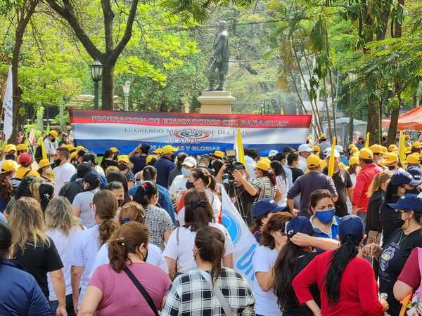 Docentes reanudan movilización desde hoy tras falta de acuerdo sobre el reajuste salarial | Ñanduti