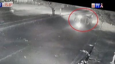 Camioneta pierde el control y vuelca en Villa Elisa | Noticias Paraguay