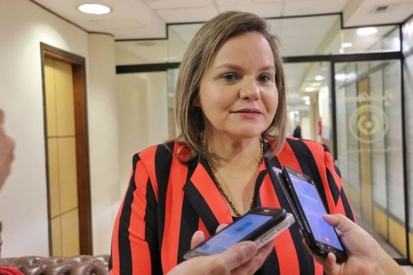 Senadora Lilian Samaniego dice que nuevo sistema electoral reduce presencia de mujeres y que “todo es plata”