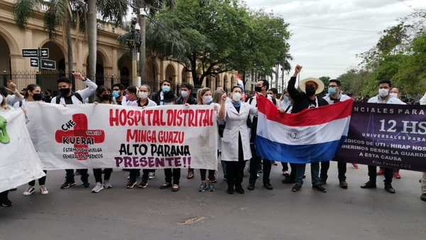 Octavo día de huelga de médicos - Megacadena — Últimas Noticias de Paraguay