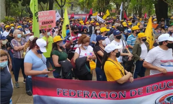 Sin acuerdo con Gobierno, gremios docentes continúan en huelga