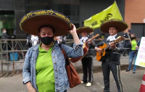 Serenata y paro de educadores en el marco del “Día Mundial del docente”