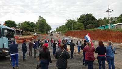 Pobladores de Blas Garay piden salida directa para llegar al centro de Coronel Oviedo – Prensa 5