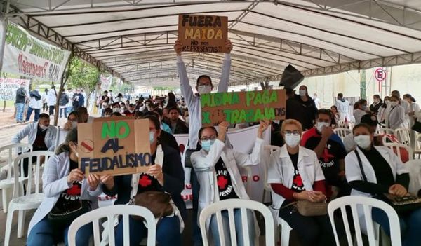 El Gobierno llama a los médicos “héroes” solo para el marketing, critica sindicato