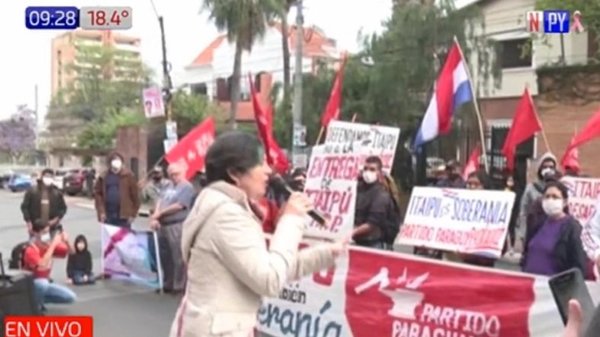 Manifestantes exigen que Abdo ejerza la soberanía sobre Itaipú | Noticias Paraguay