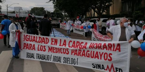 Médicos siguen movilizados en reclamo de mayor equidad laboral y mejora salarial | Radio Regional 660 AM